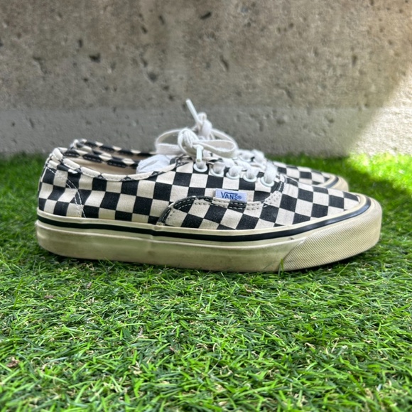 Perfectly broken-in Vans - Picture 4 of 7